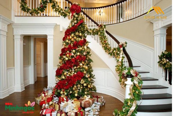 Gợi ý 10 cách trang trí Noel cho cầu thang đẹp và độc đáo nhất